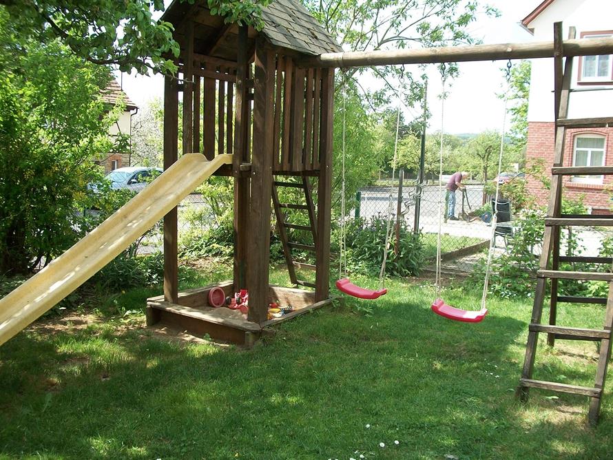 Unser Kinderspielplatz für unsere kleinen Gäste im Garten.