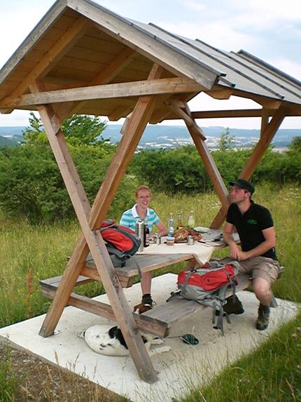 Wandern in der Bayerischen Rhön! Von unserem Ferienhof aus können Sie direkt in das Wandernetz einsteigen